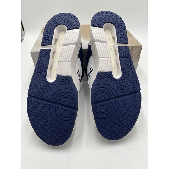 On The Roger Clubhouse Men Tennis Shoe Size 8.5 Color White & Acai New in Box * - Picture 8 of 10